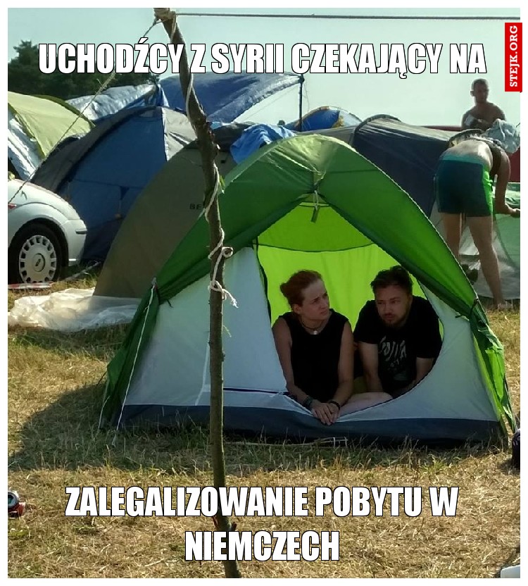 uchodźcy z syrii czekający na