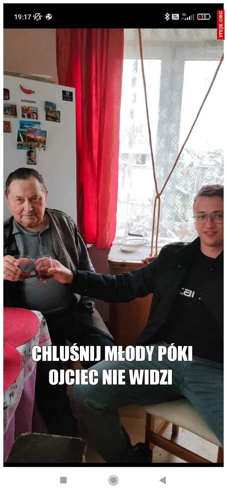 CHLUŚNIJ MŁODY PÓKI OJCIEC NIE WIDZI 