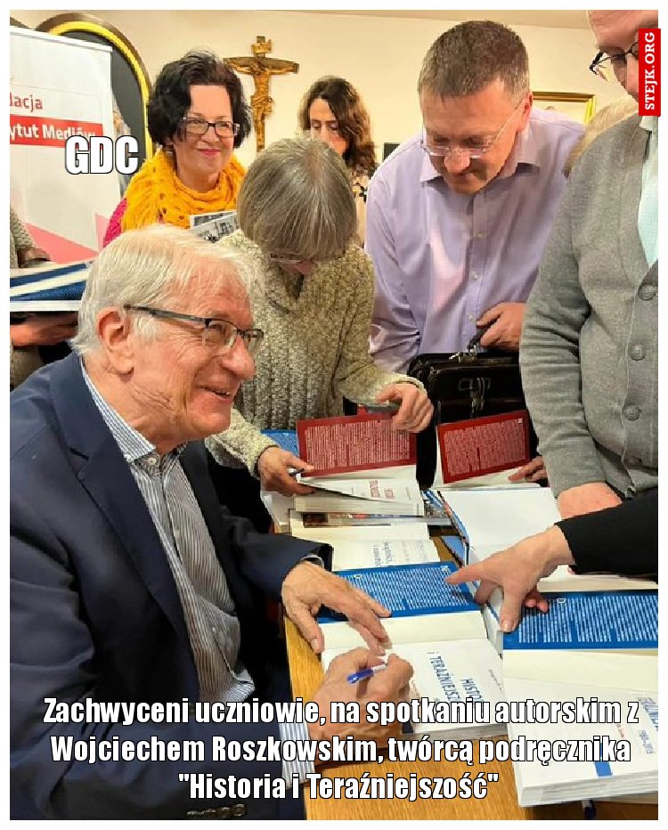 Zachwyceni uczniowie, na spotkaniu autorskim z Wojciechem Roszkowskim, twórcą podręcznika "Historia i Teraźniejszość" 