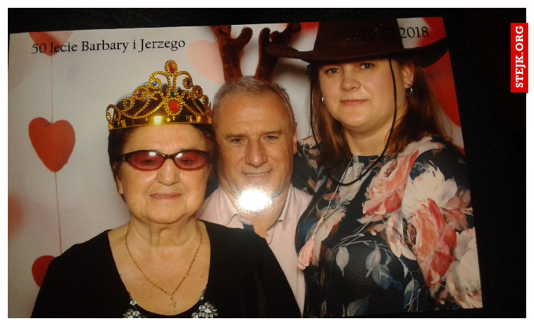 Kiedy każą Ci pozować z dziwnyM nakryciem głowy, a ty już myślisz co jeszcze dadzą do jedzenia, bo nic nie może się zmarnować :-D