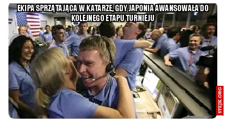 Ekipa sprzątająca w katarze, gdy japonia awansowała do kolejnego etapu turnieju