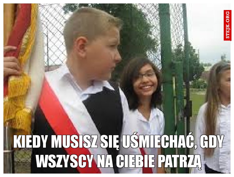 Kiedy musisz się uśmiechać, gdy wszyscy na Ciebie patrzą