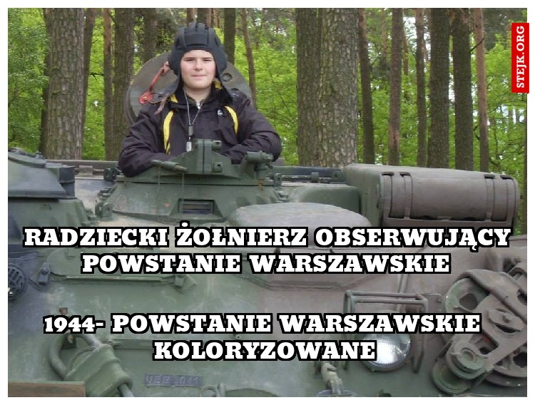Radziecki żołnierz obserwujący powstanie warszawskie 