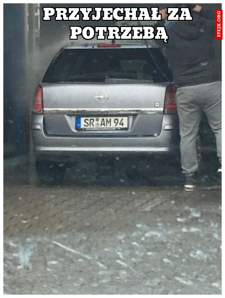 przyjechał za potrzebą