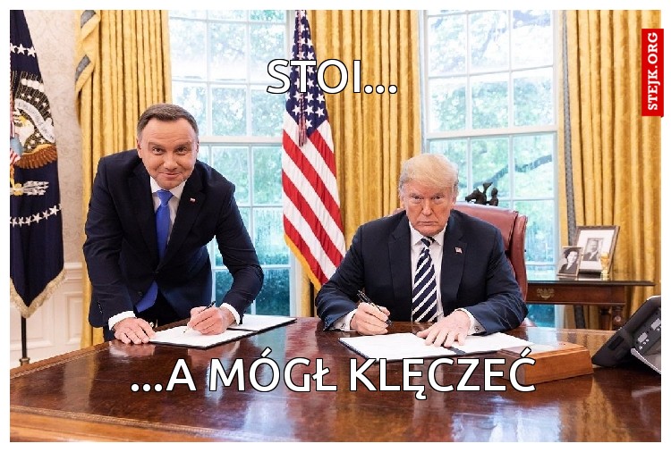 Stoi i podpisuje...