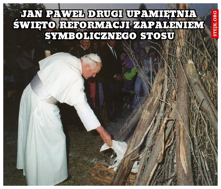 Jan Paweł Drugi upamiętnia Święto Reformacji zapaleniem symbolicznego stosu