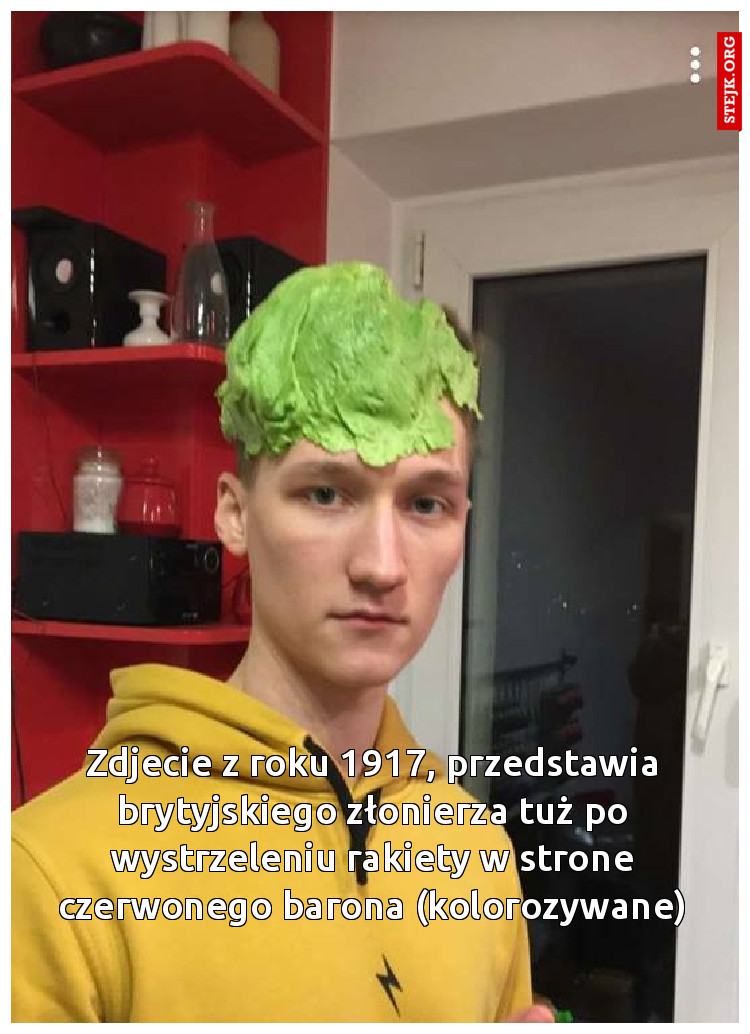 Zdjecie z roku 1917, przedstawia brytyjskiego złonierza tuż po wystrzeleniu rakiety w strone czerwonego barona (kolorozywane)
