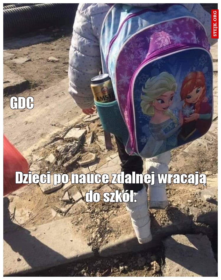 Dzieci po nauce zdalnej wracają do szkół.