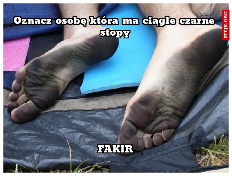 Oznacz osobę która ma ciągle czarne stopy