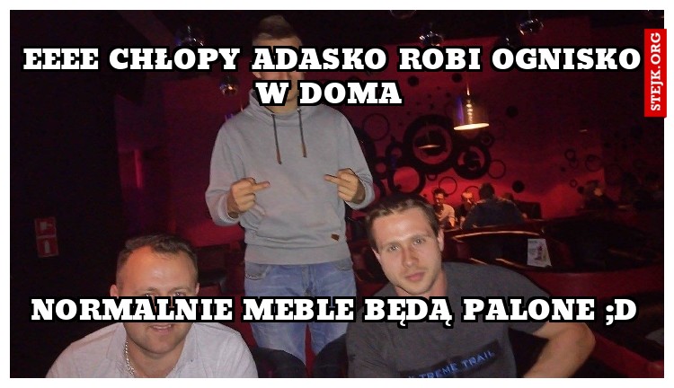 EEEE CHŁOPY ADASKO ROBI OGNISKO W DOMA 