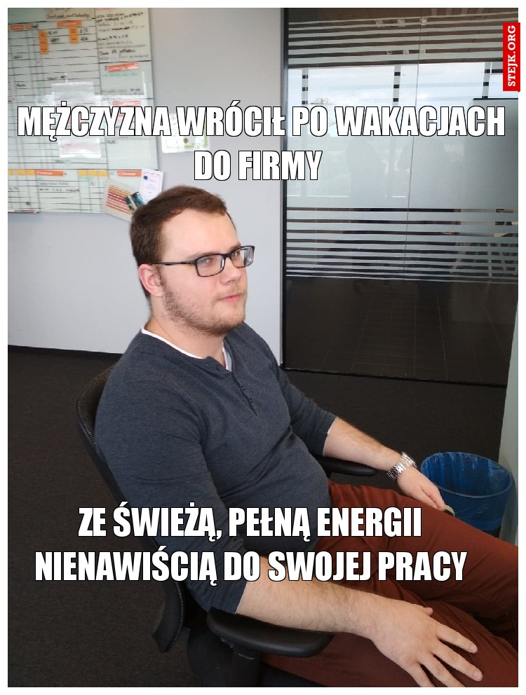 Mężczyzna wrócił po wakacjach do firmy 