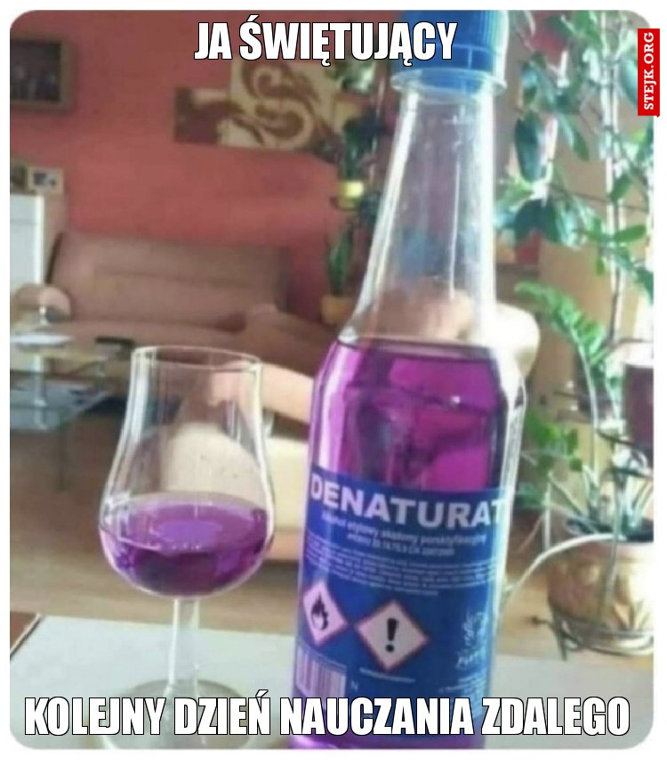 Ja świętujący kolejny dzień nauczania zdalnego