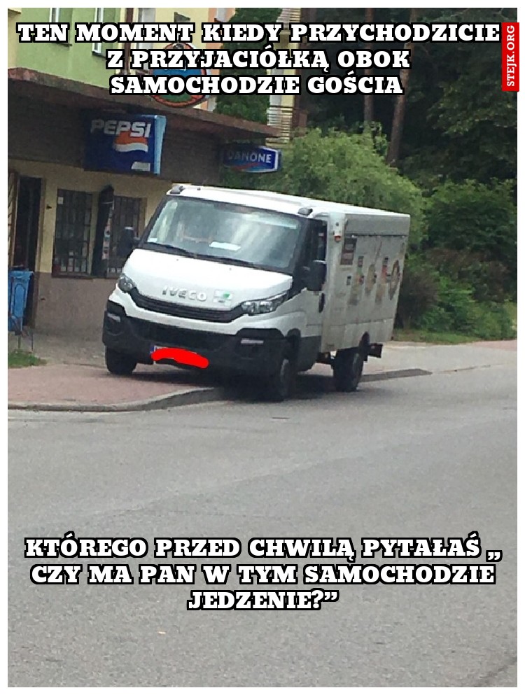 Ten moment kiedy przychodzicie z przyjaciółką obok samochodzie gościa 