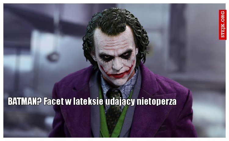 BATMAN? Facet w lateksie udający nietoperza 