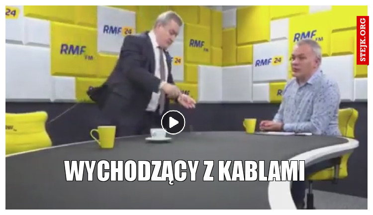 Wychodzący z kablami